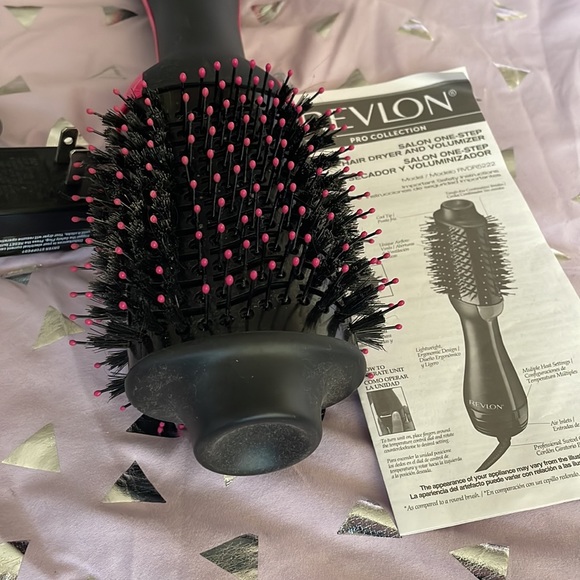 Revlon One- Step Hair Dryer and Volumizer - Picture 4 of 5